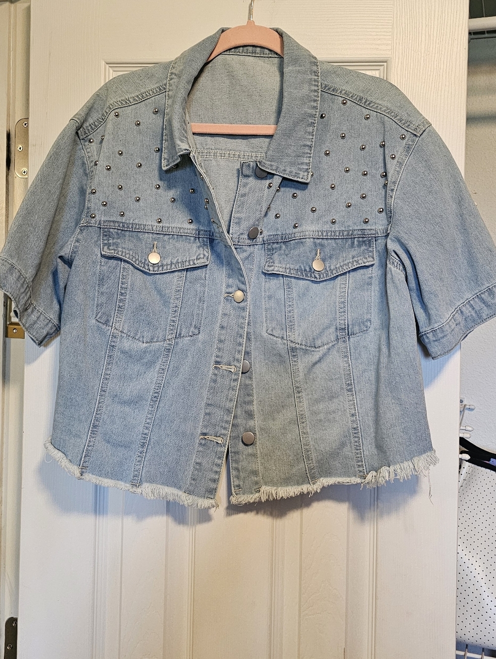 Studded Cropped Denim Jacket Short Sleeve Light Wash Frayed Hem